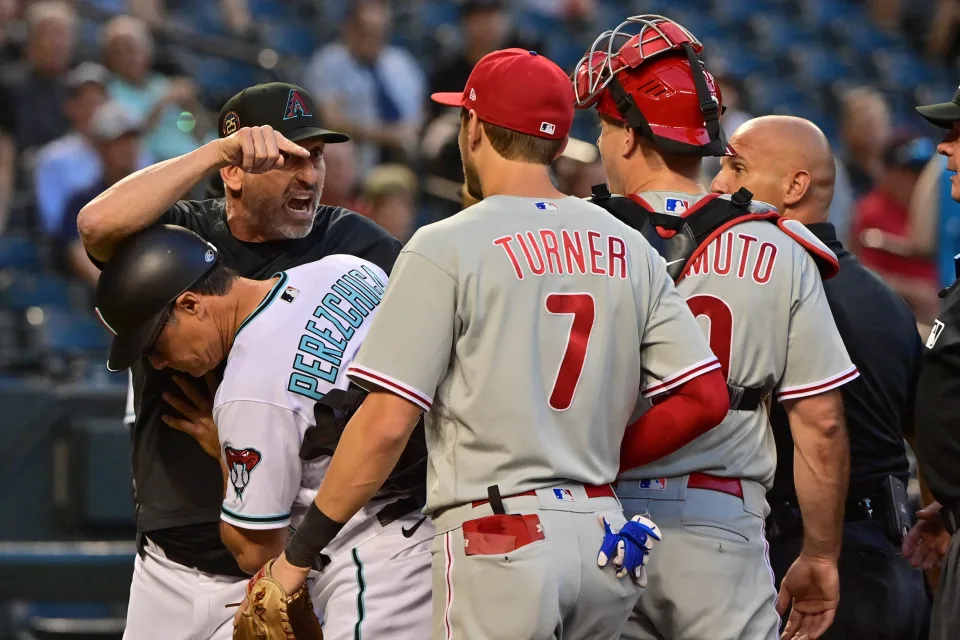 MLB on X: J.T. Realmuto is the first @Phillies player to hit for the cycle  since 2004 (David Bell).  / X